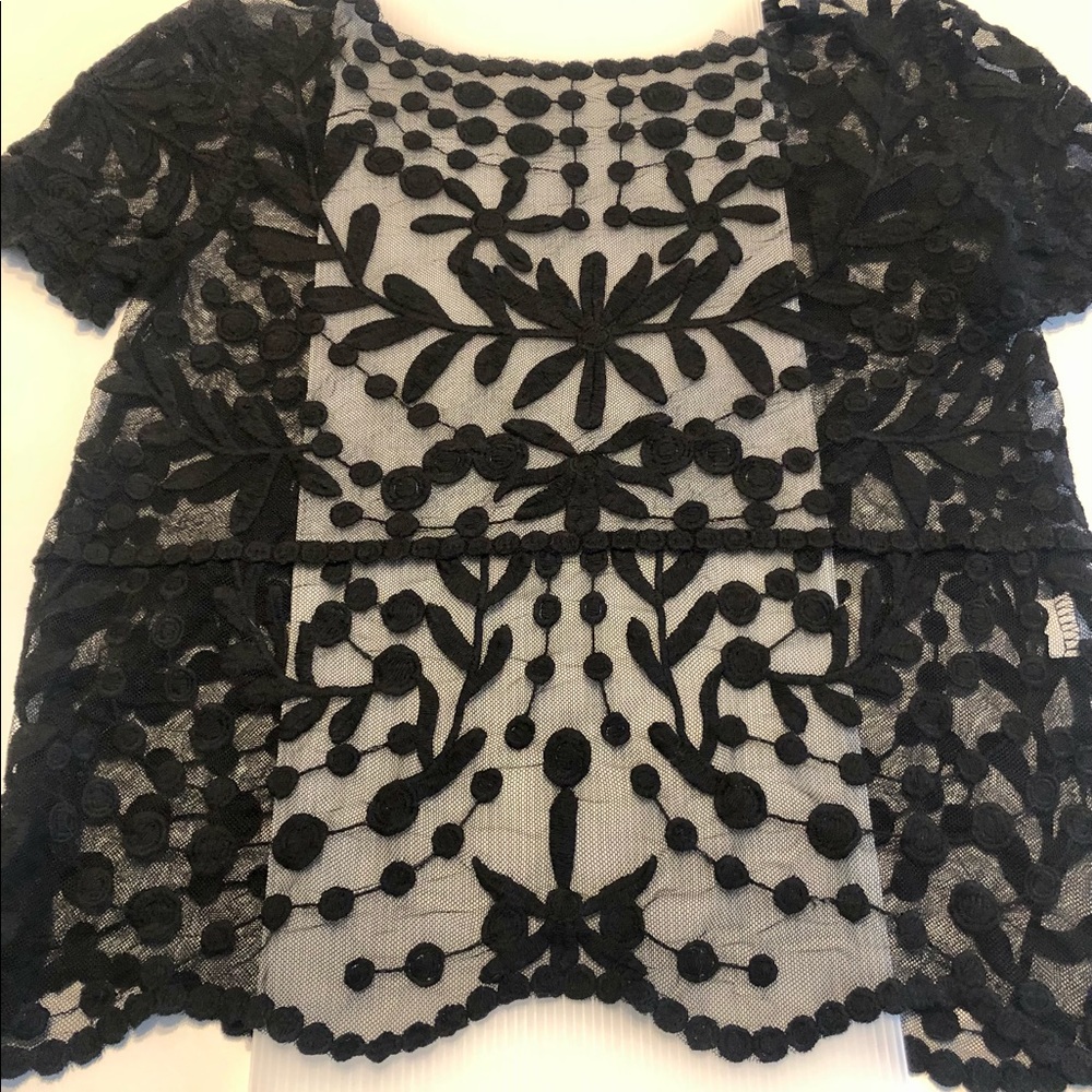 Lace top (t-shirt).